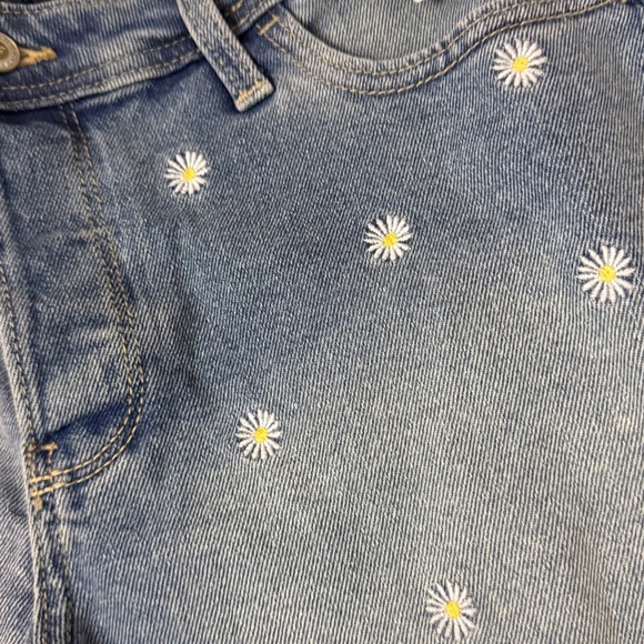 Hollister Women's Embroidered Daisies Blue Jean Shorts size 9 w29 High Rise - Picture 4 of 5